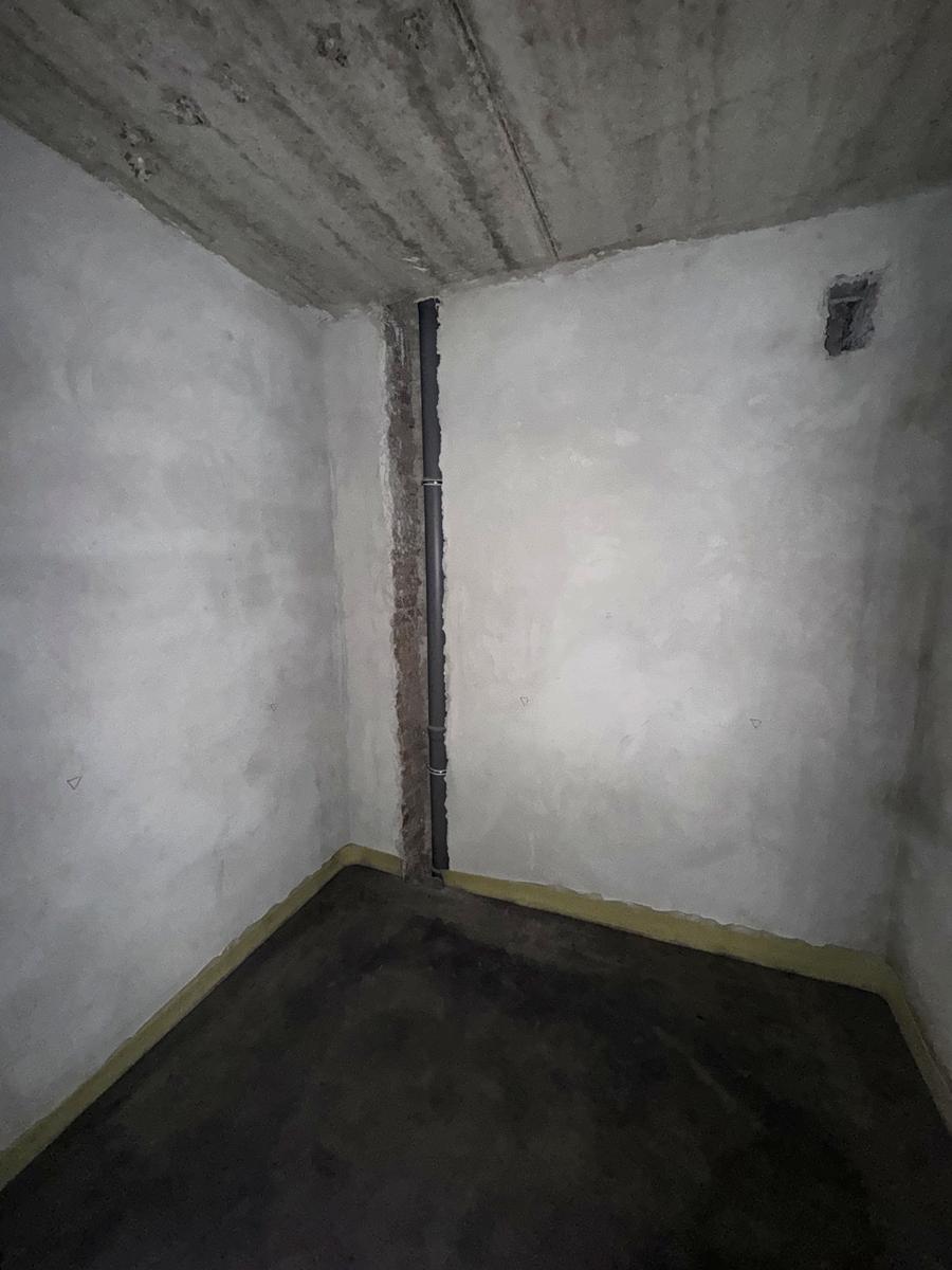 1866238502952944