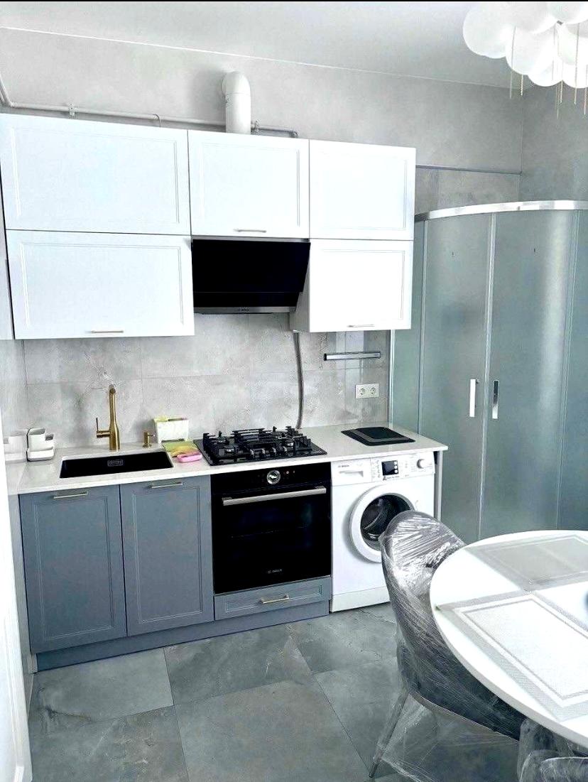 1866248060550333