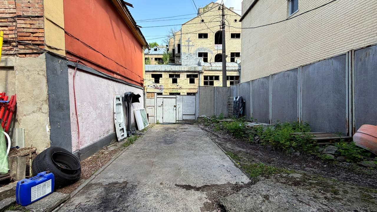 1866255228618488