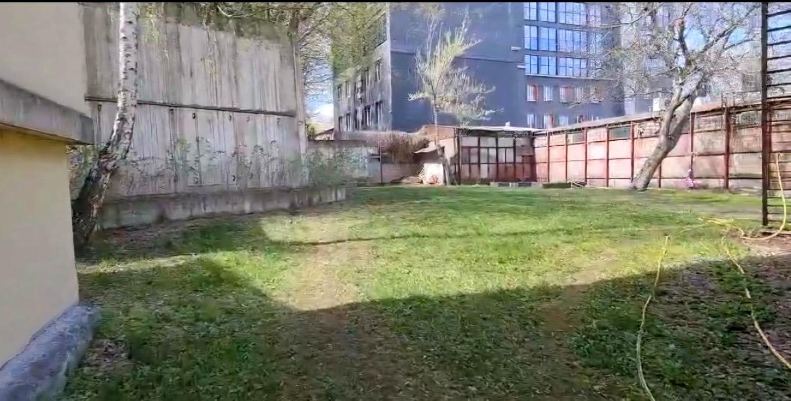 1866256815767179