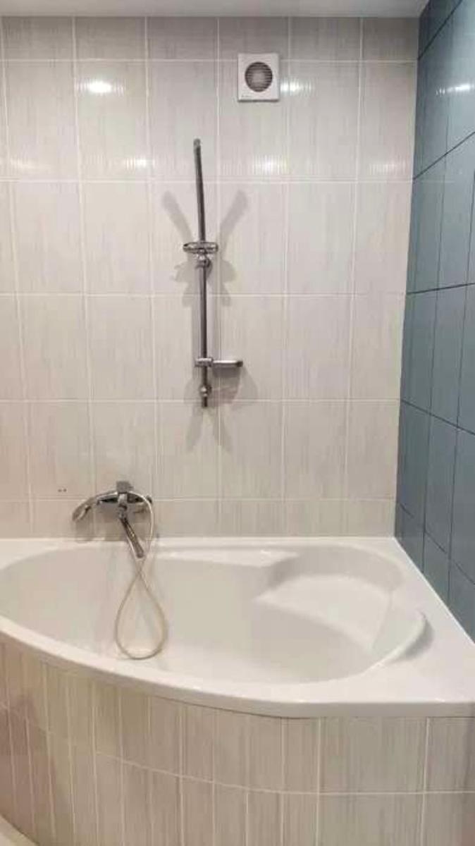 1866273132884887