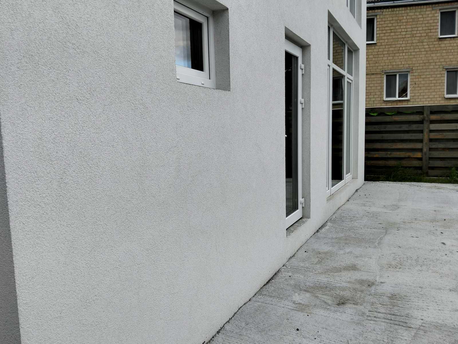 1866329864221369