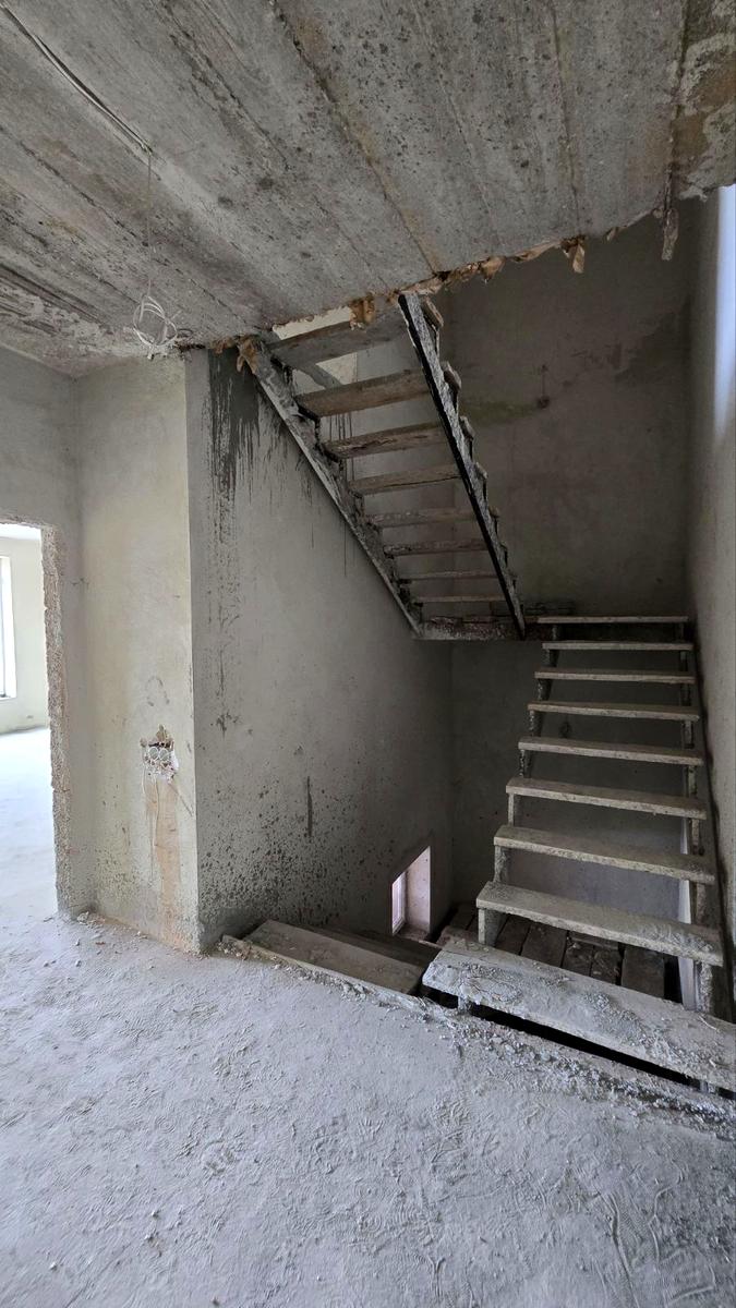 1866336442630335