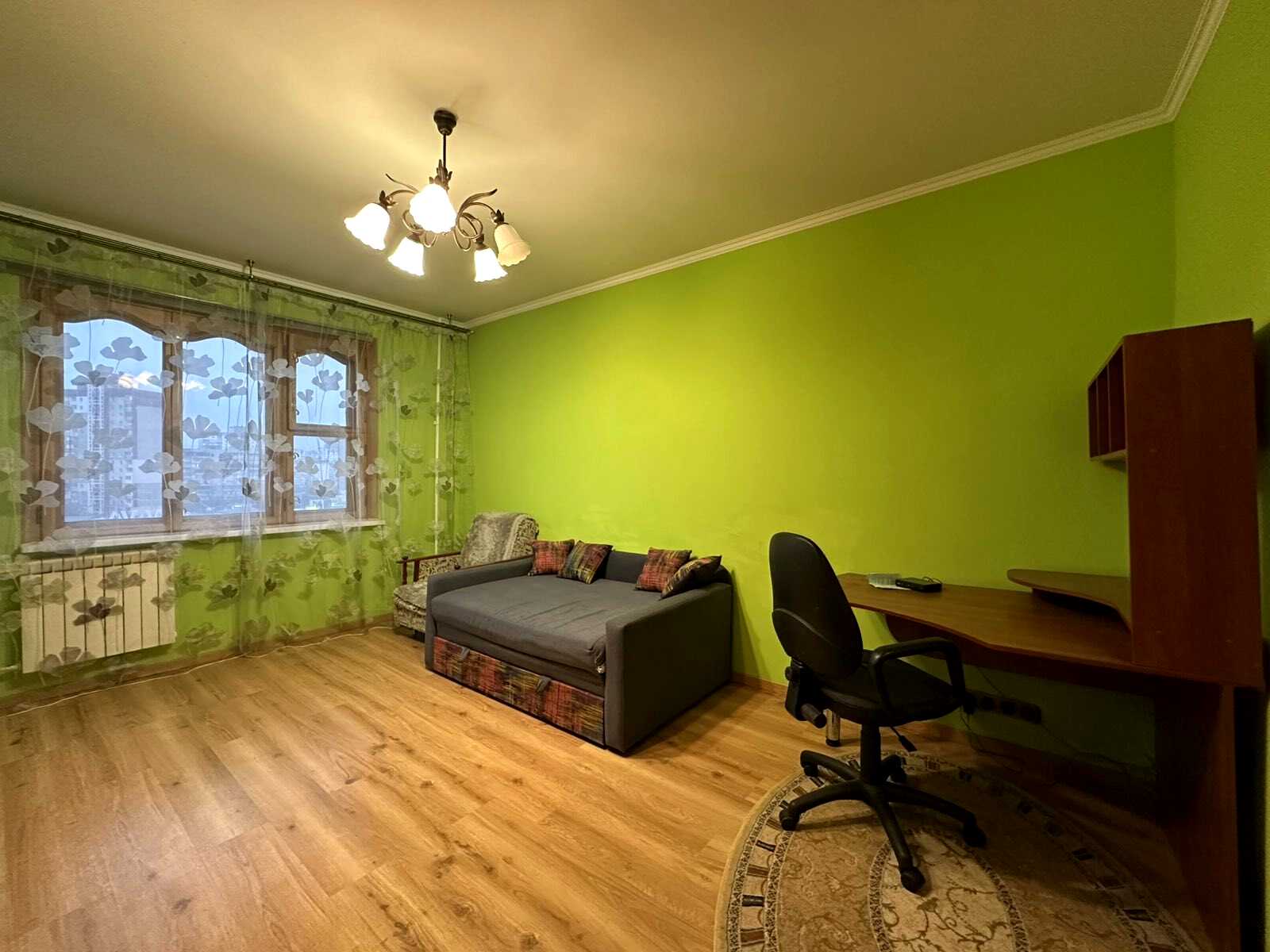1866343990573636