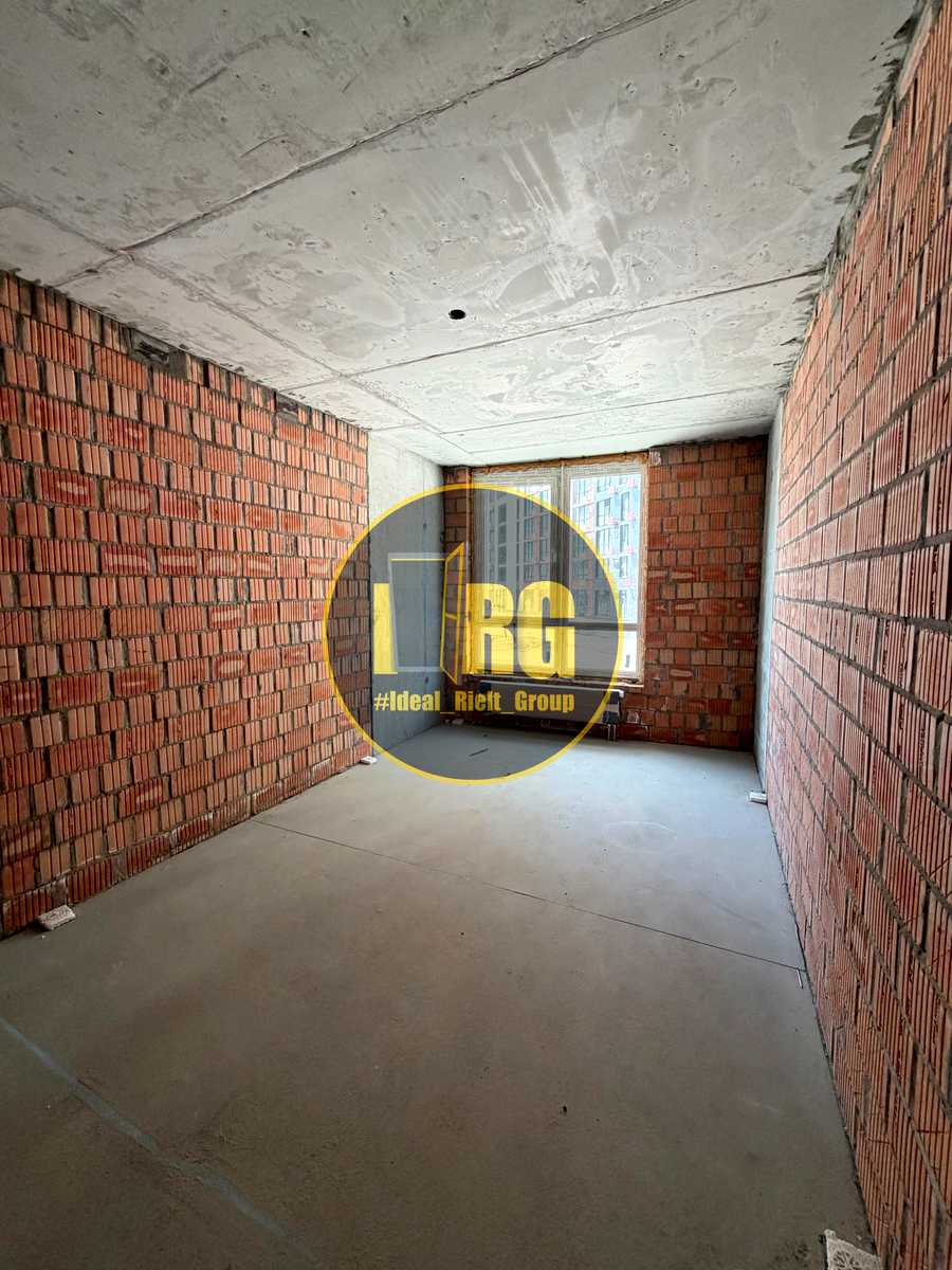 1866345279928674