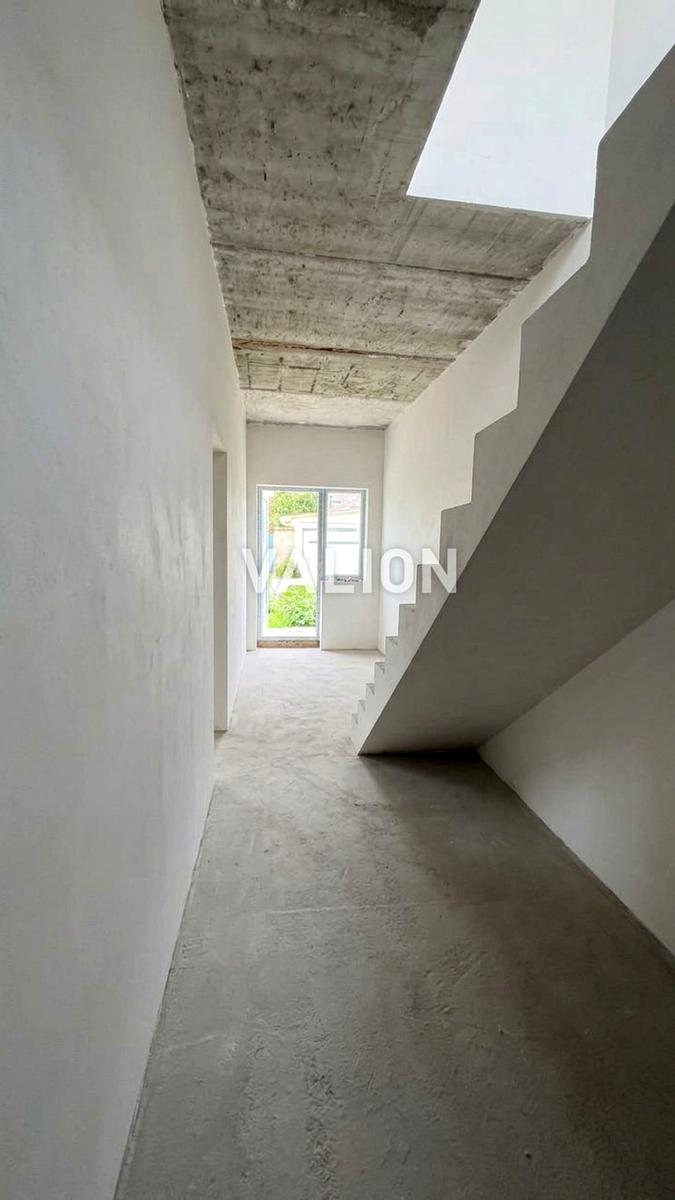 1866348496372029