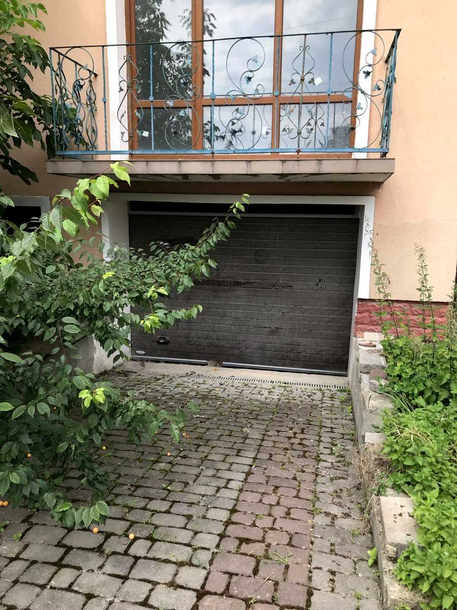 1866349481713543