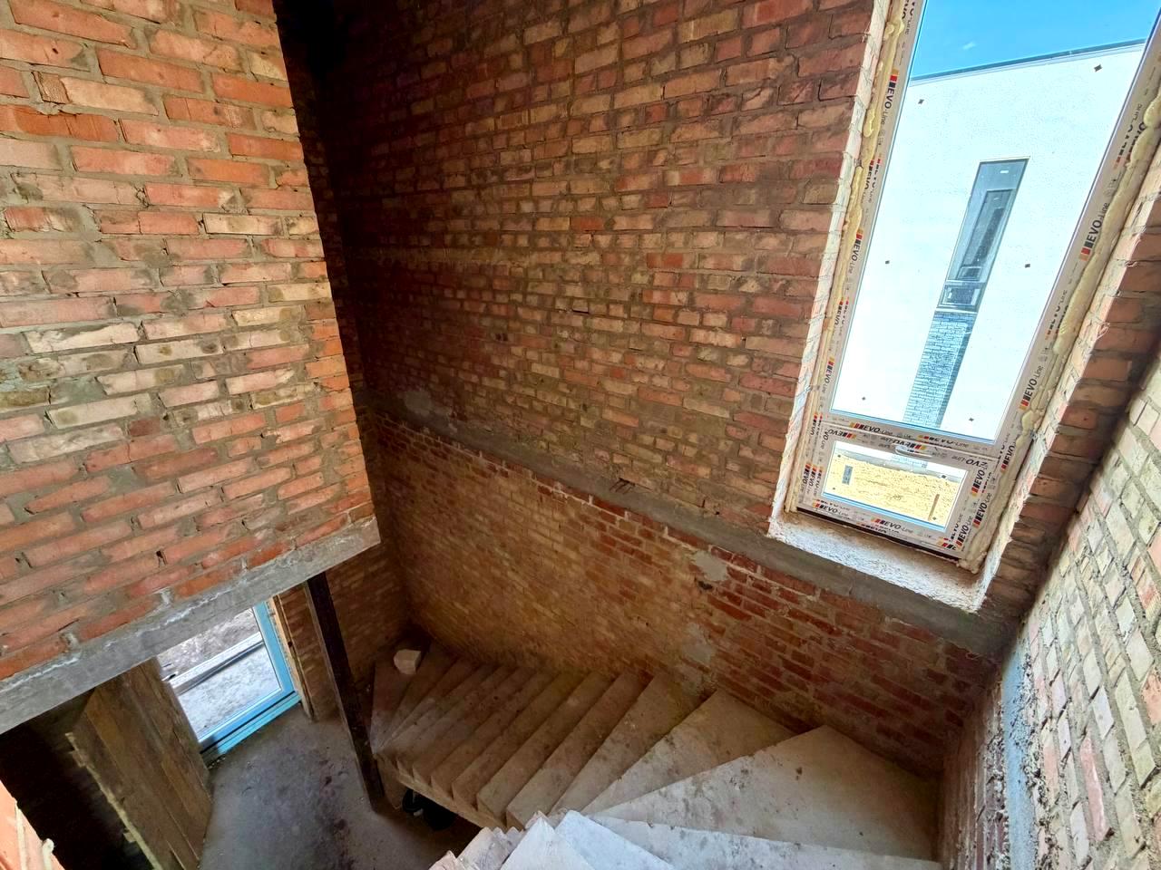 1866364818654770