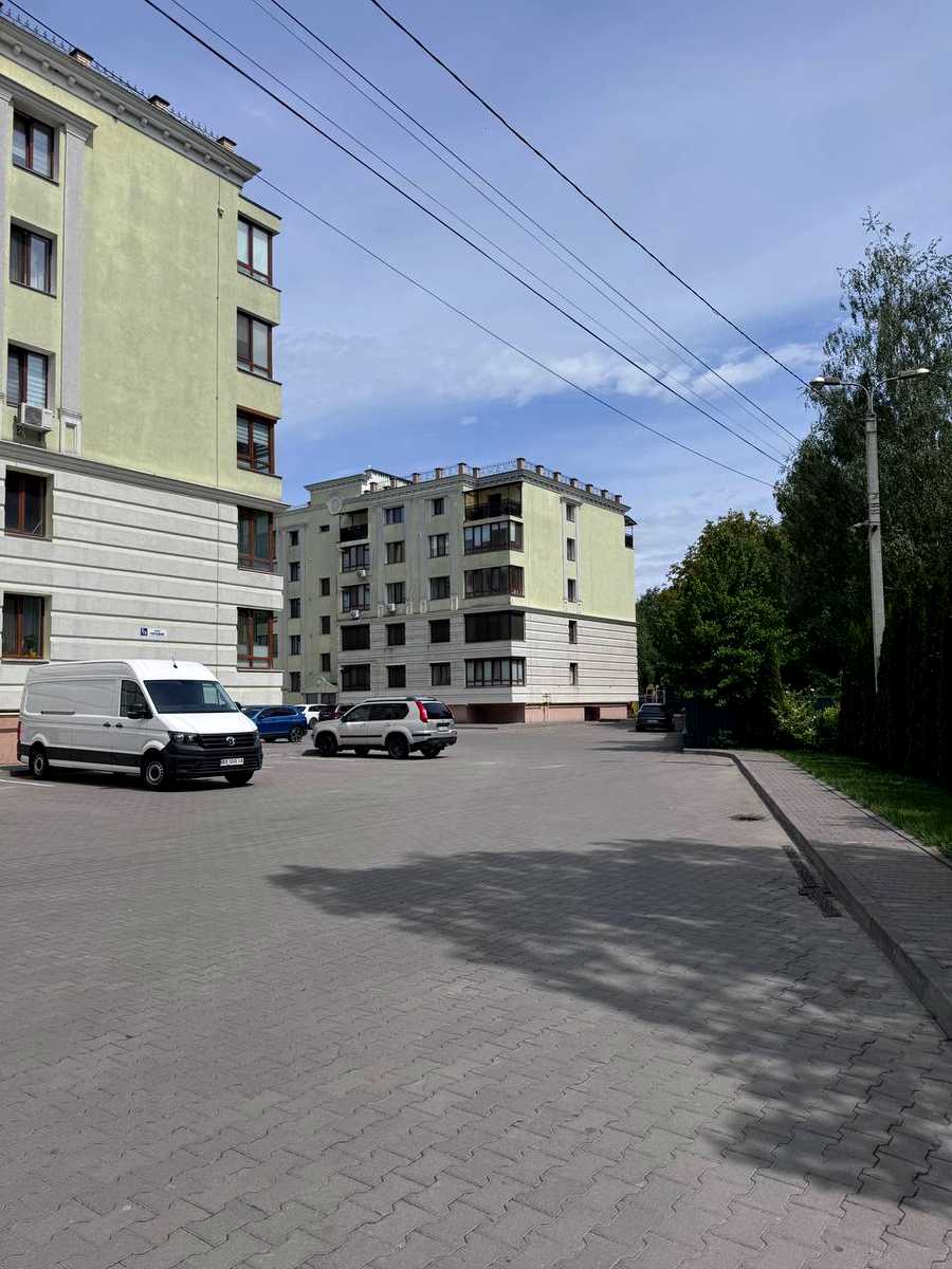 1866414545632240