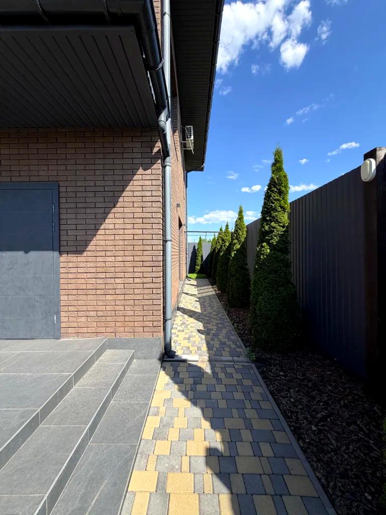 1866415216162763