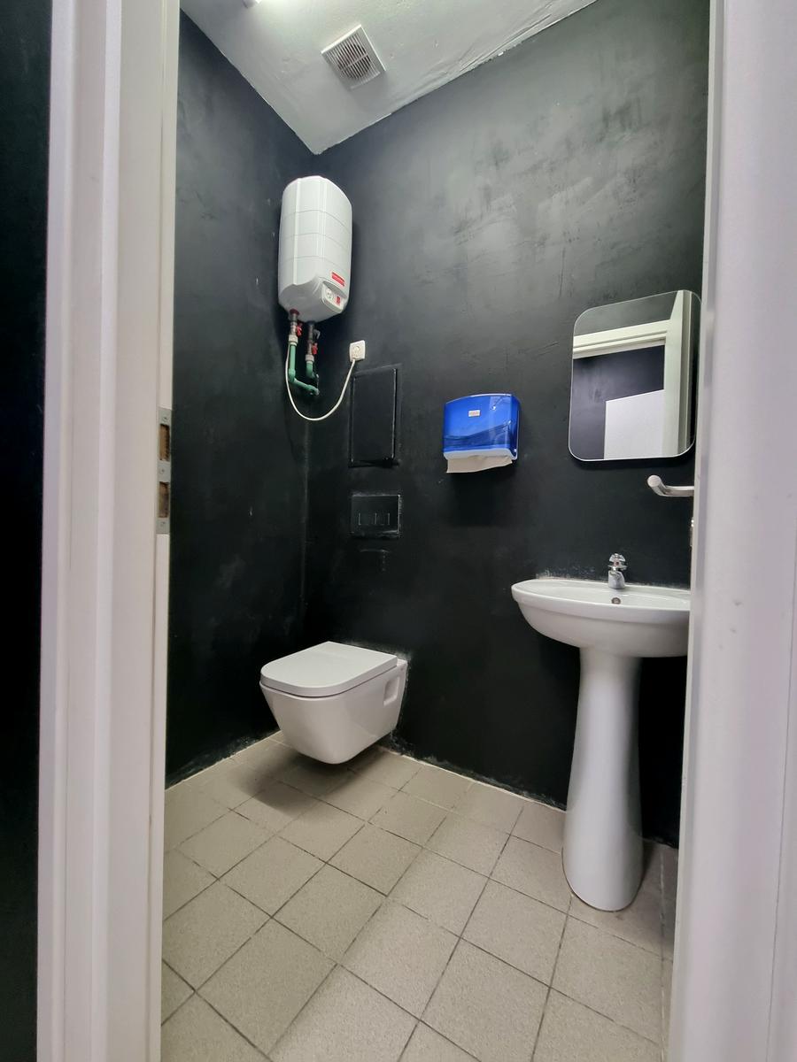 1866418736401578