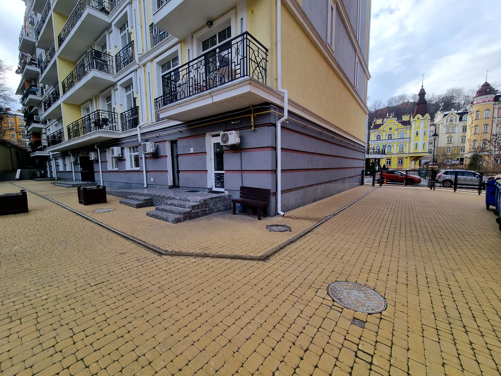 1866418750585216