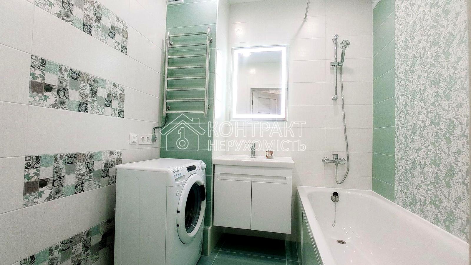 1866418968936804