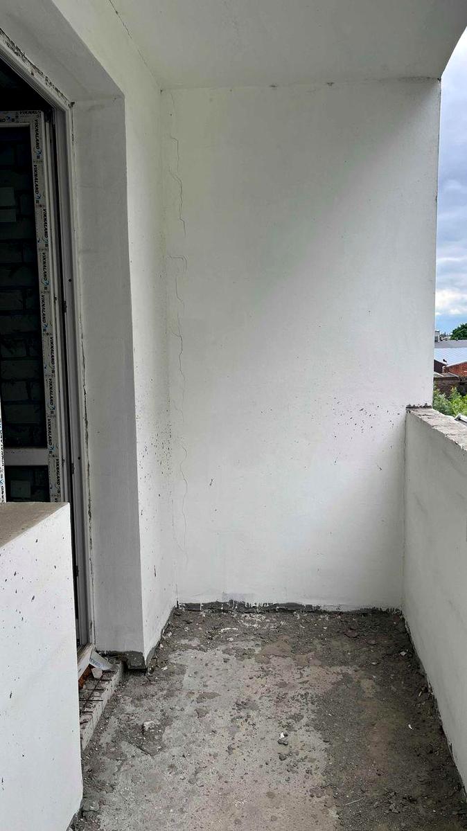 1866427823825537