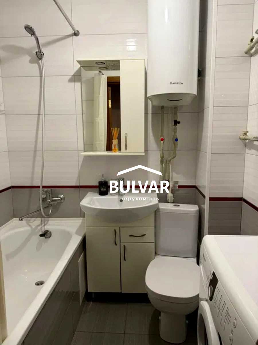1866428049455549