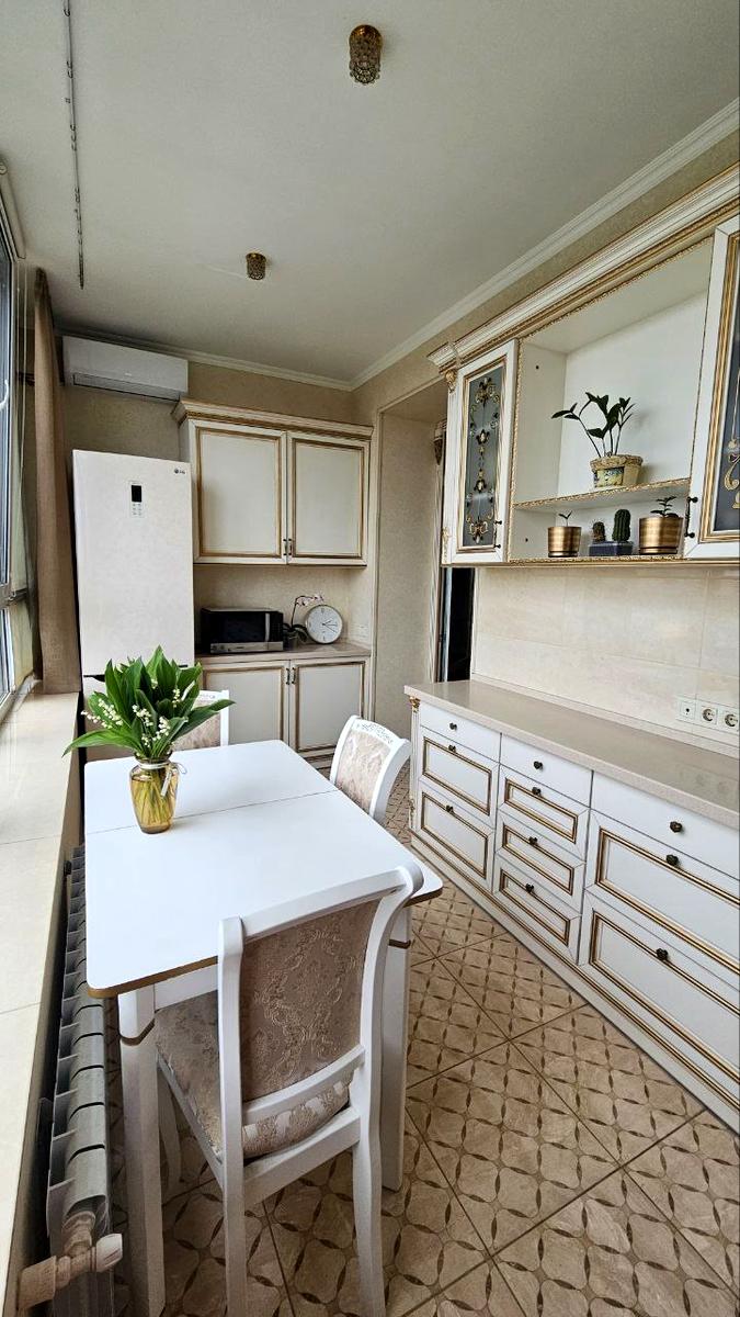 1866494766781022