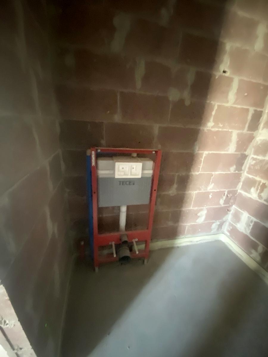 1866504837068312