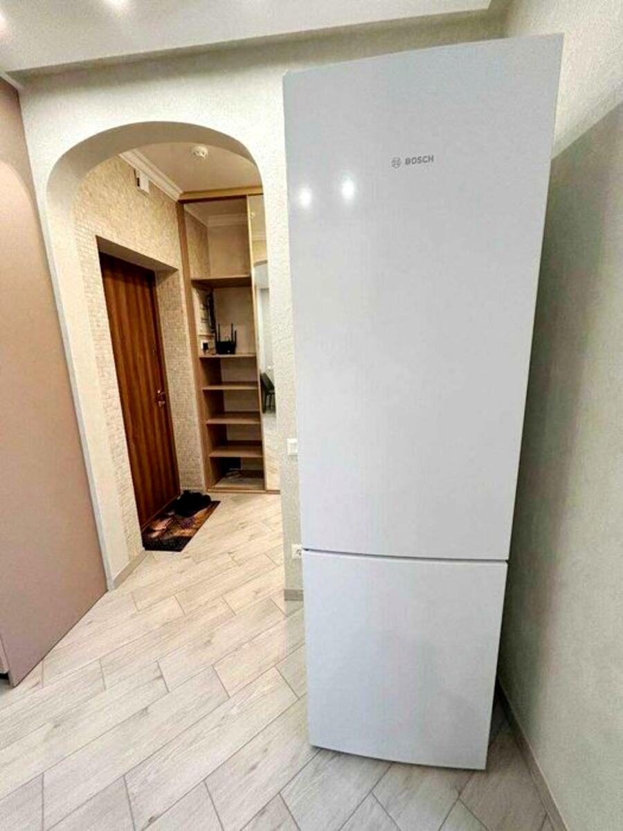 1866508285310833