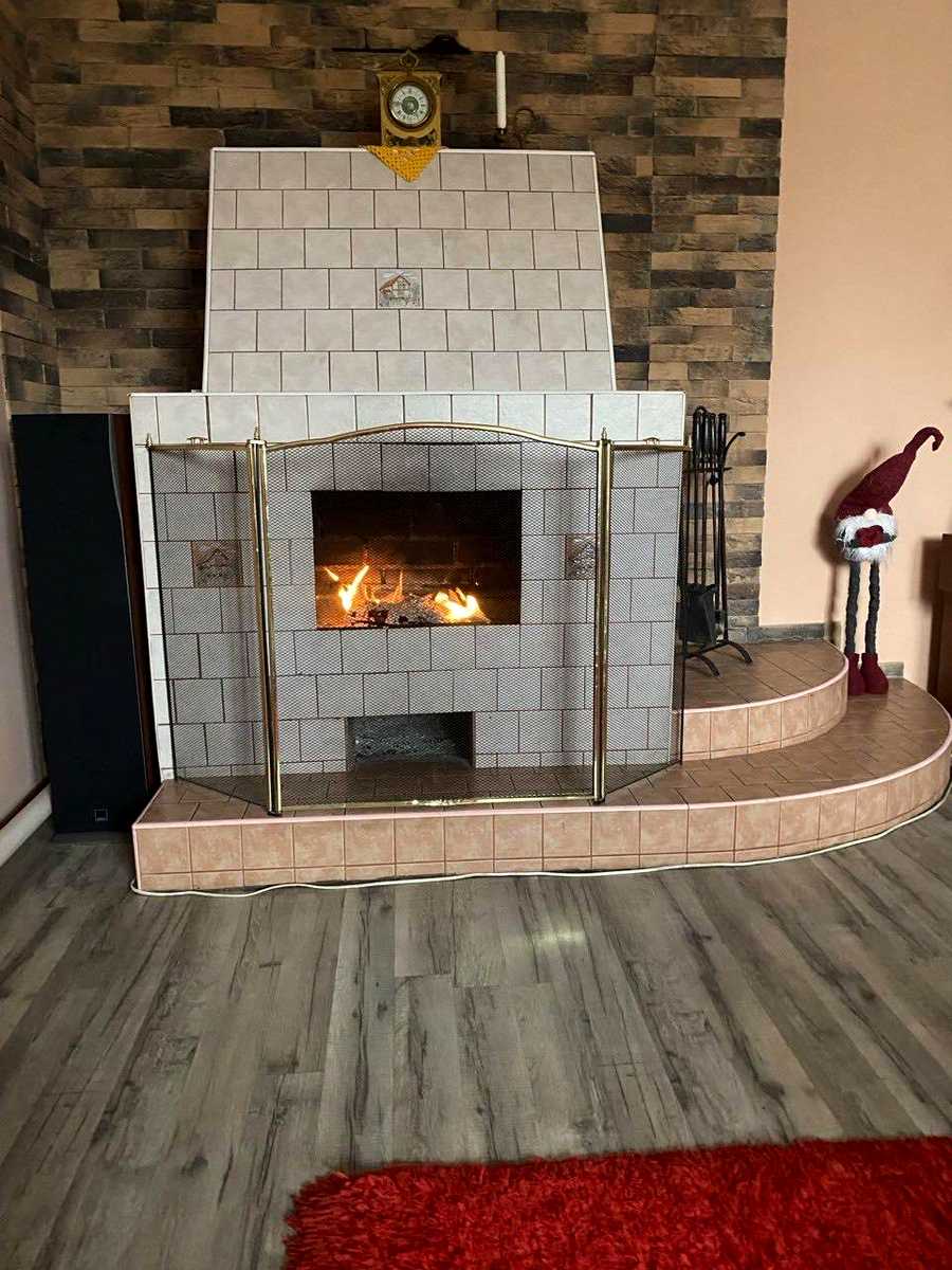 1866536559974757