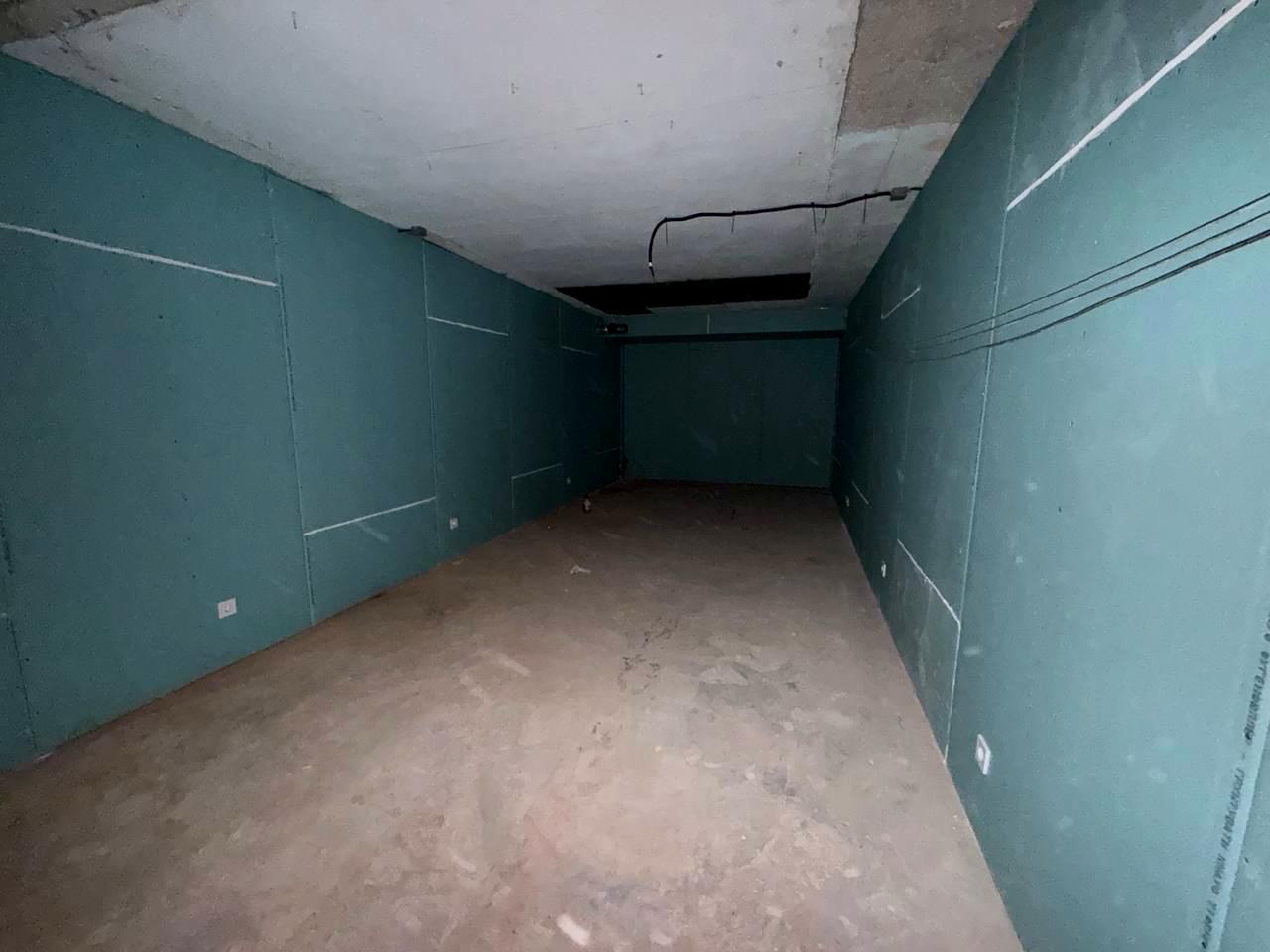 1866554376663307