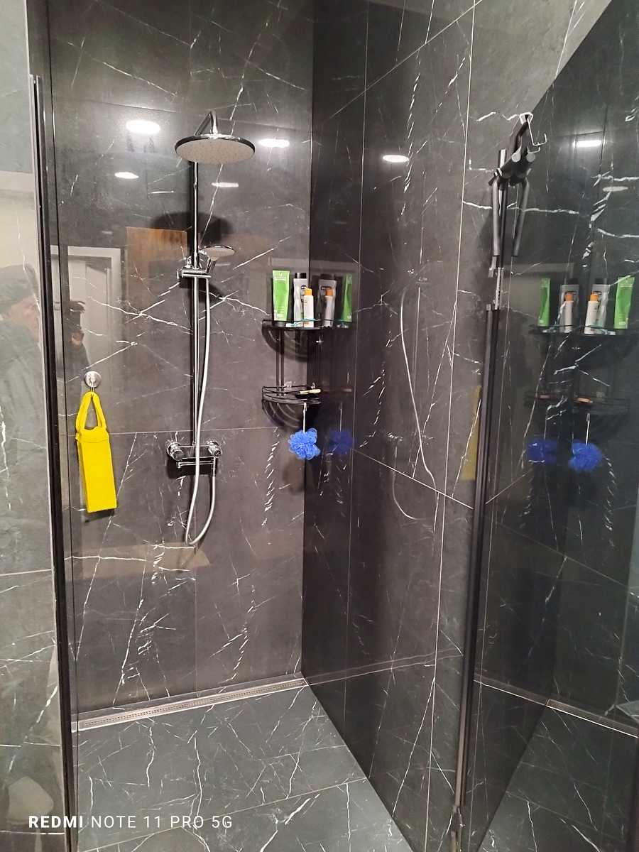 1866624796776305