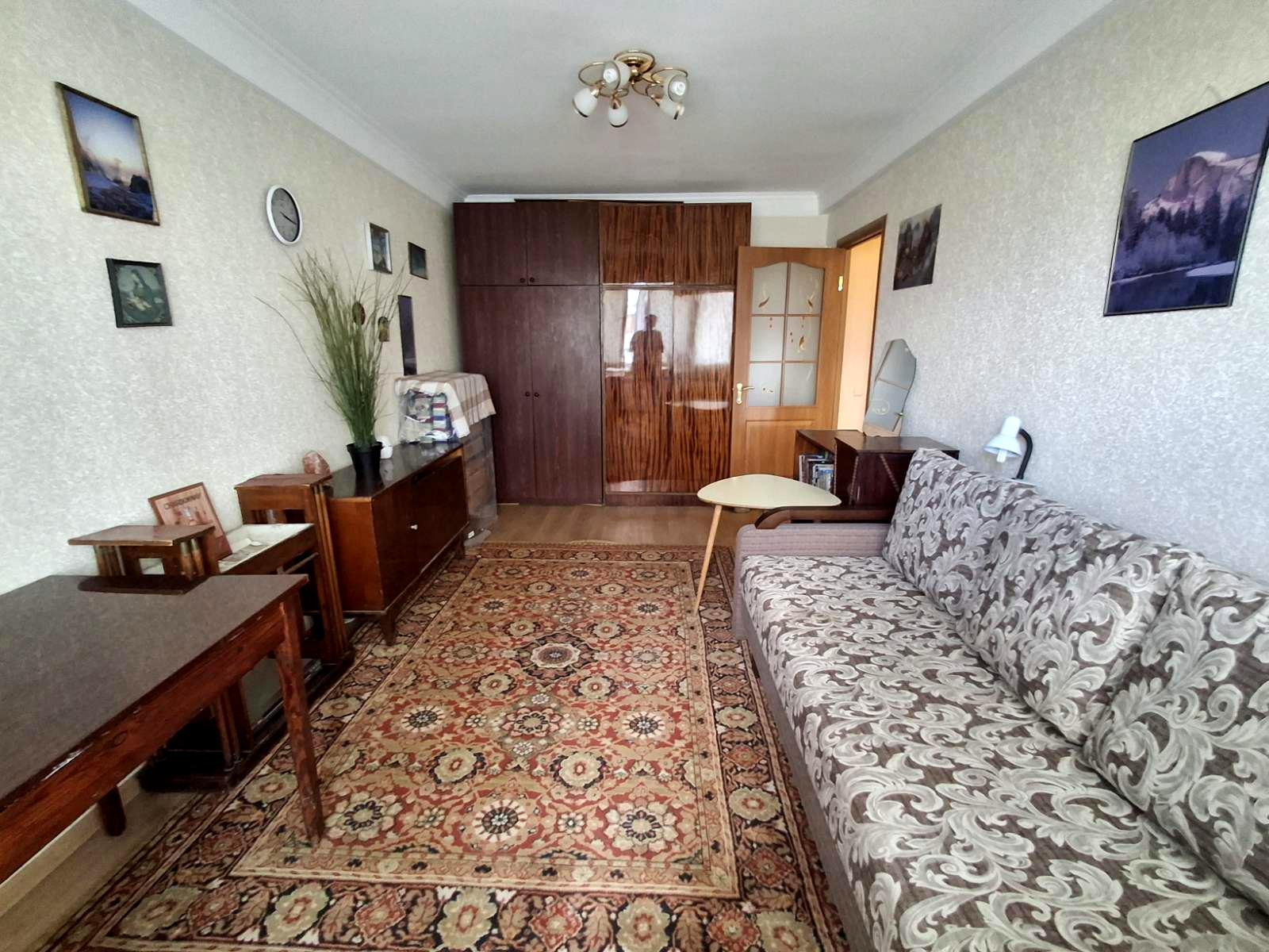 1866625658529773
