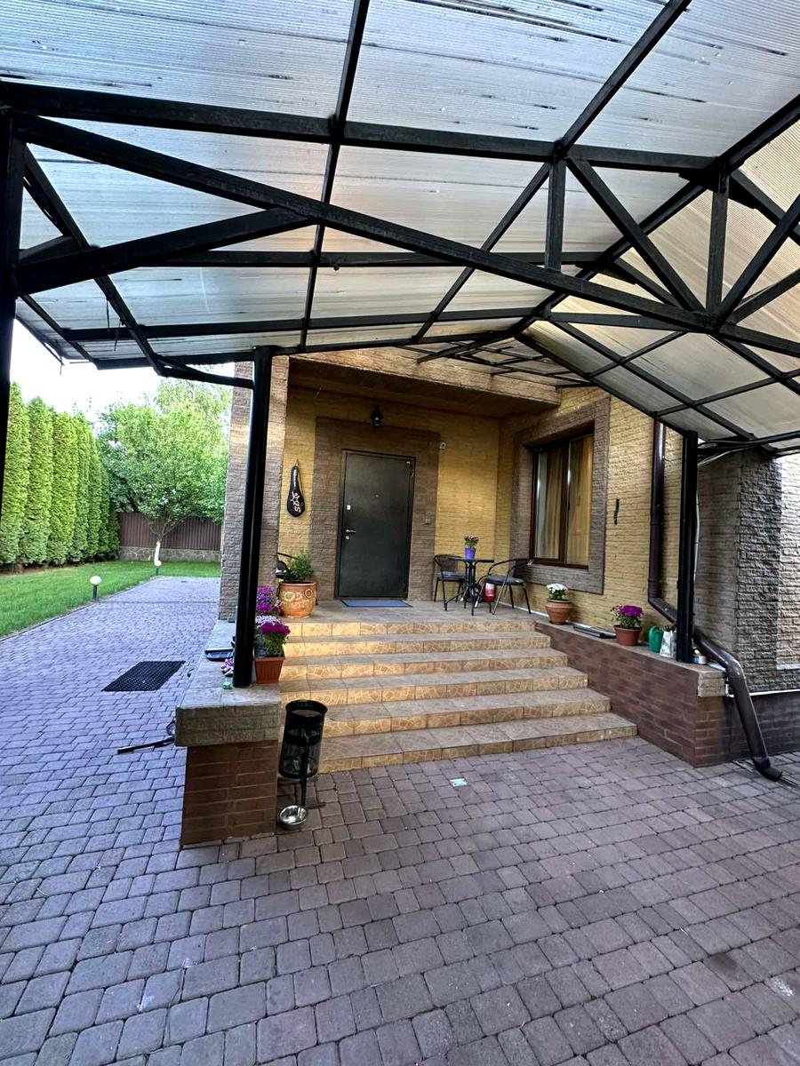 1866646693933379