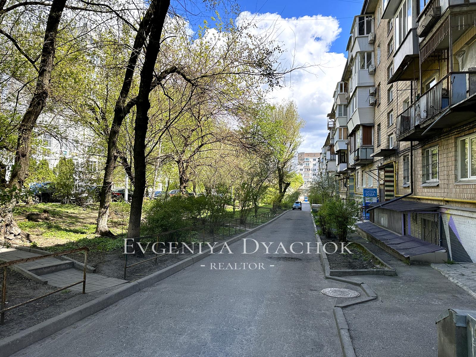 1866702100950592