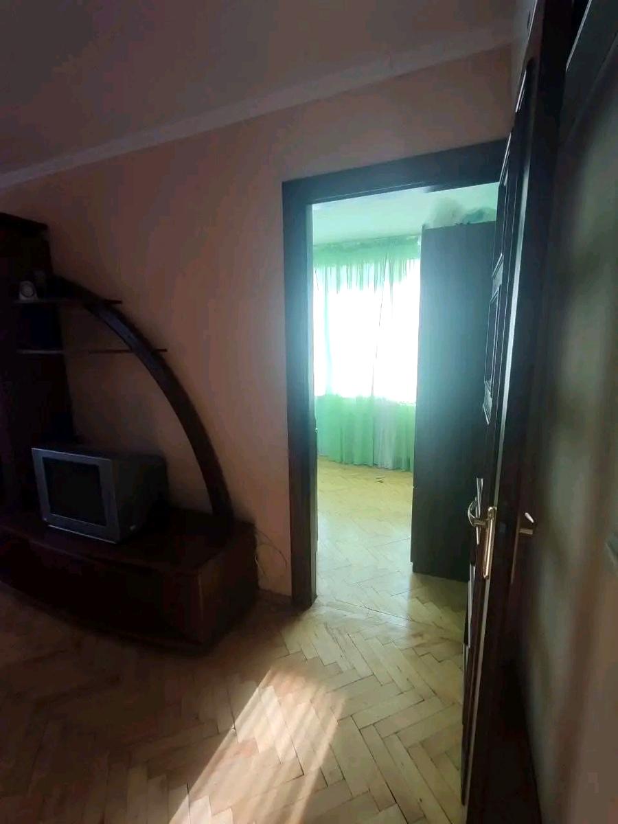 1866730526234929