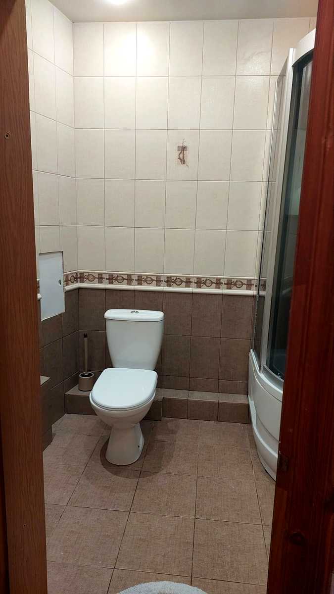 1866774653676046