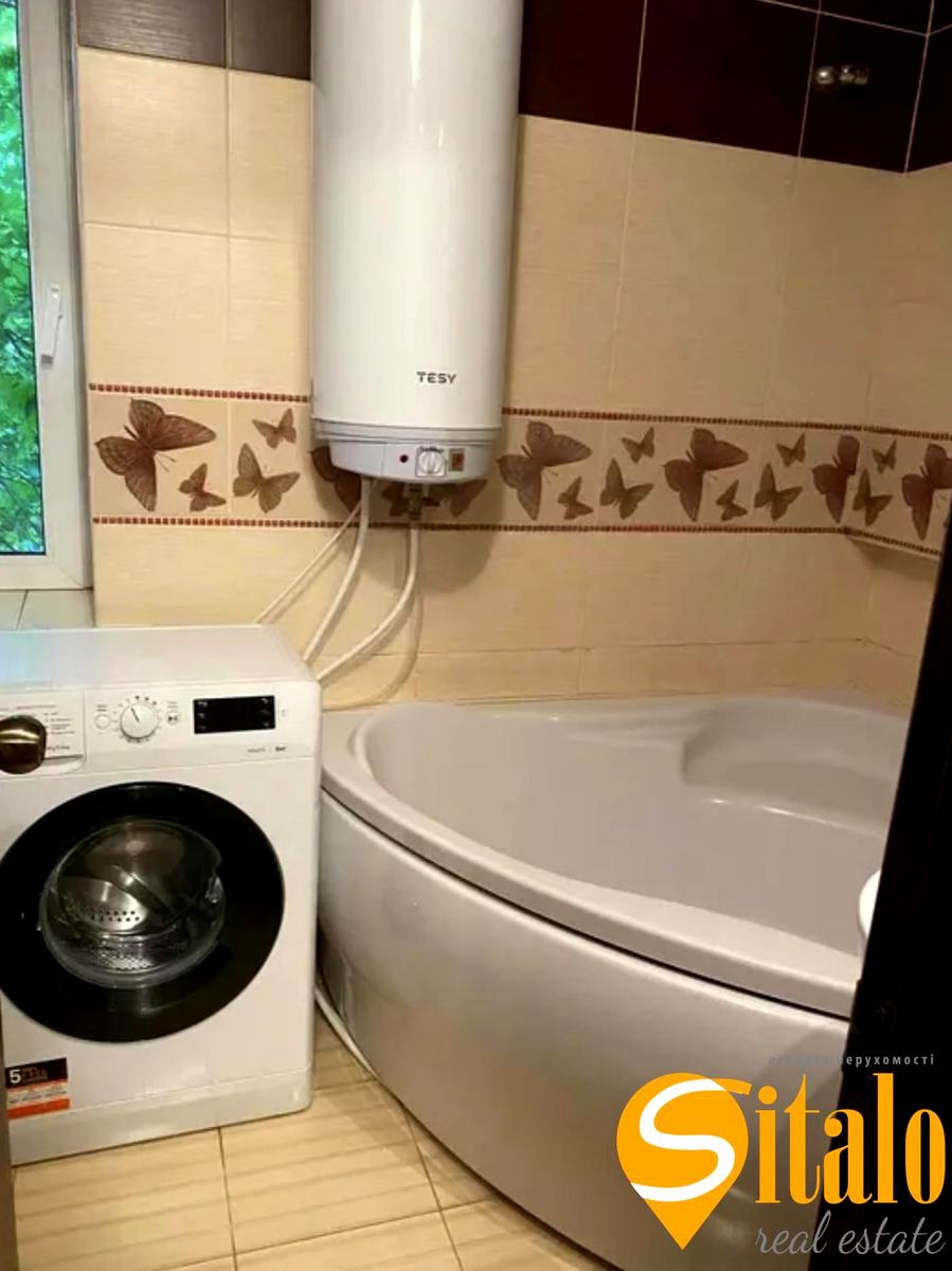 1866787615433603