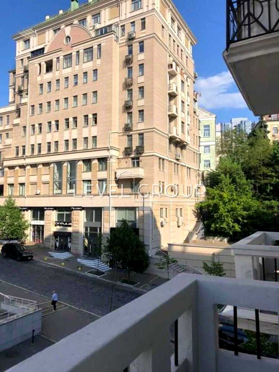 1866795519008546