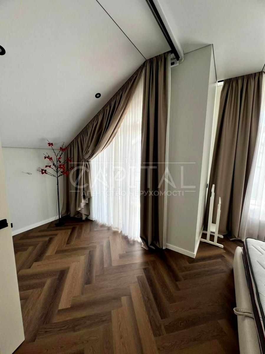 1866796533015125