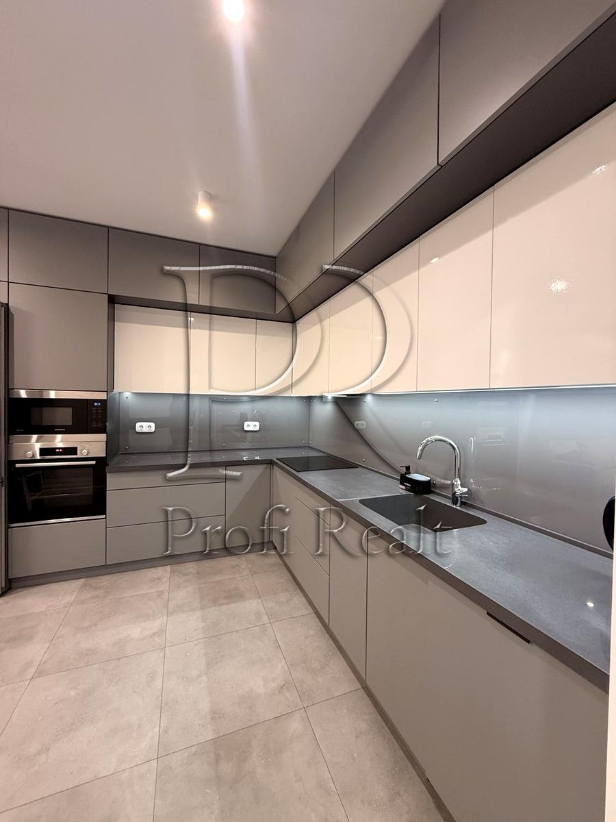 1866799454645674