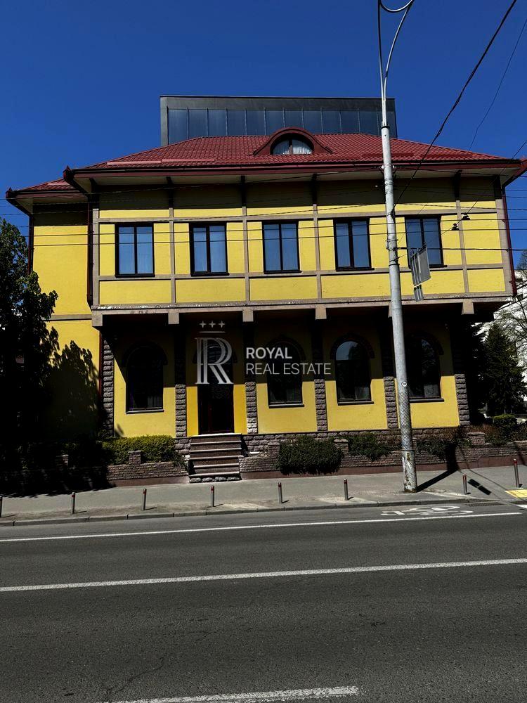 1866803864919301
