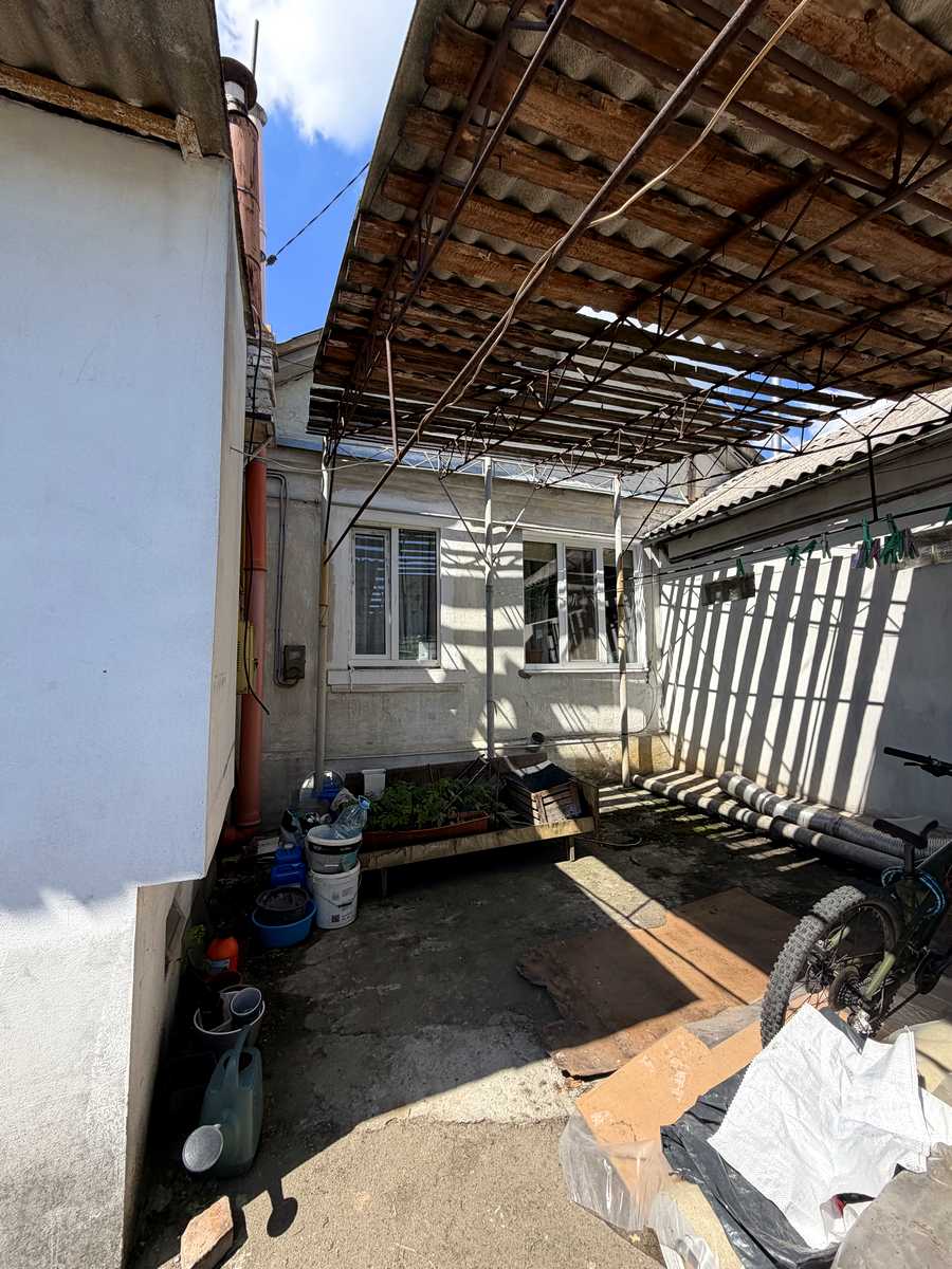 1866808452941179