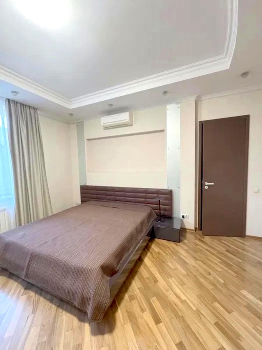 1866809343282735