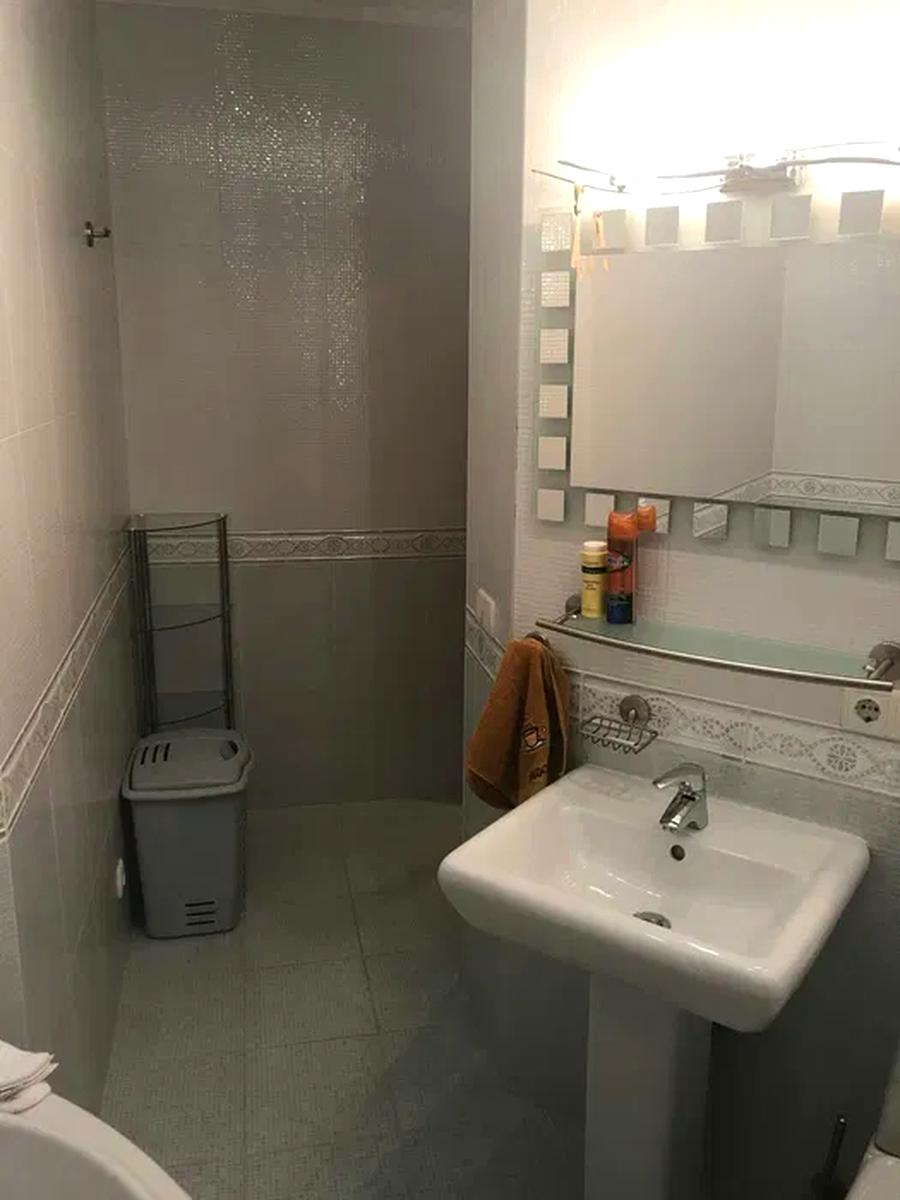 1866809854402927