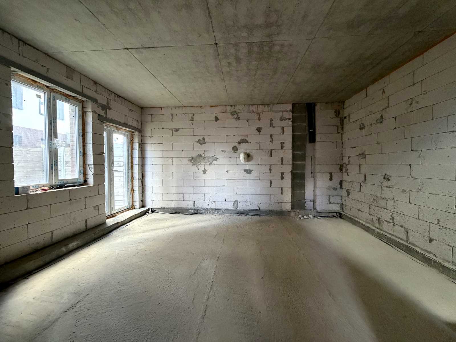 1866819360665635