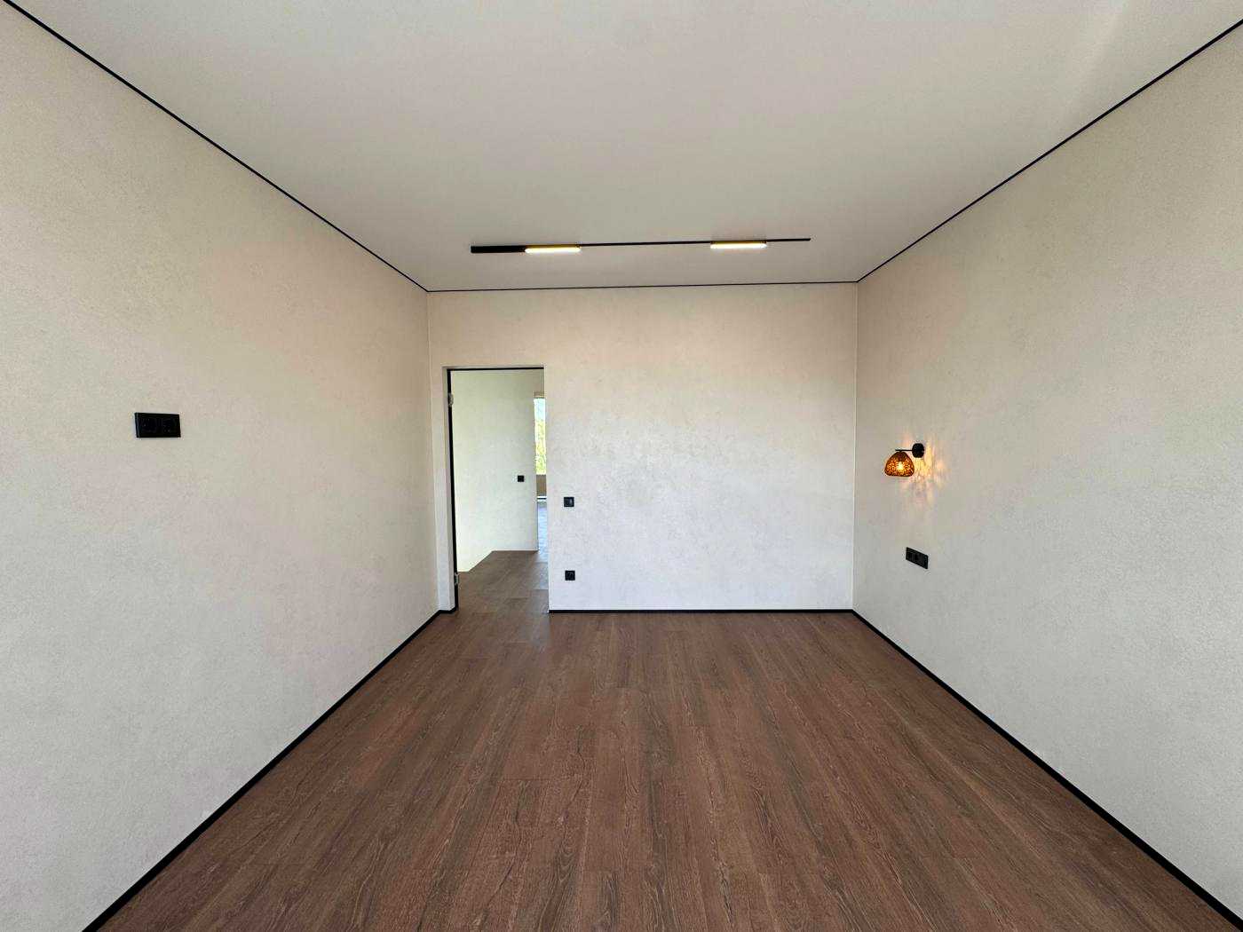 1866826787145698