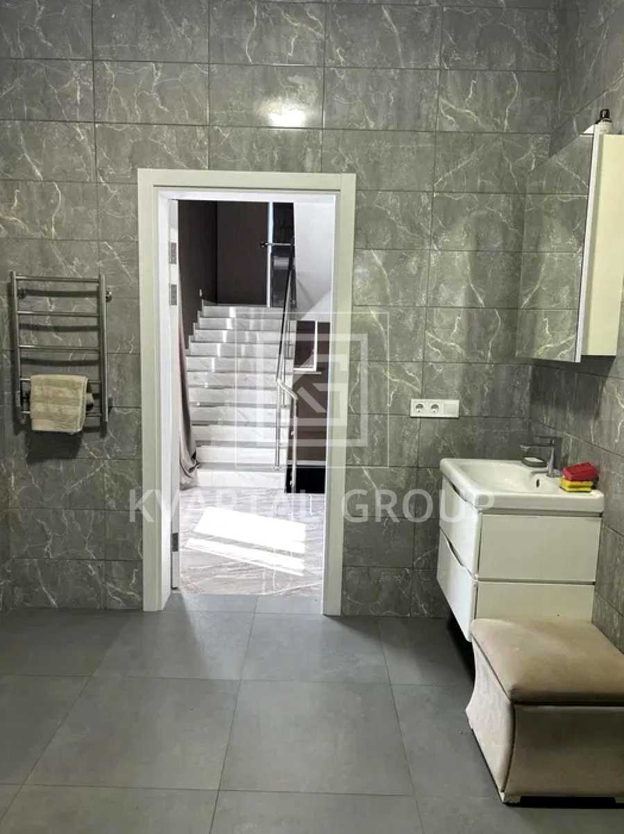 1866878658035683