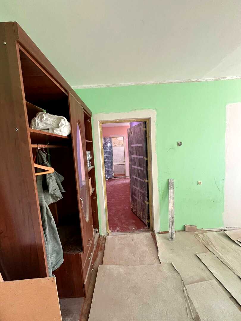 1866883442548579