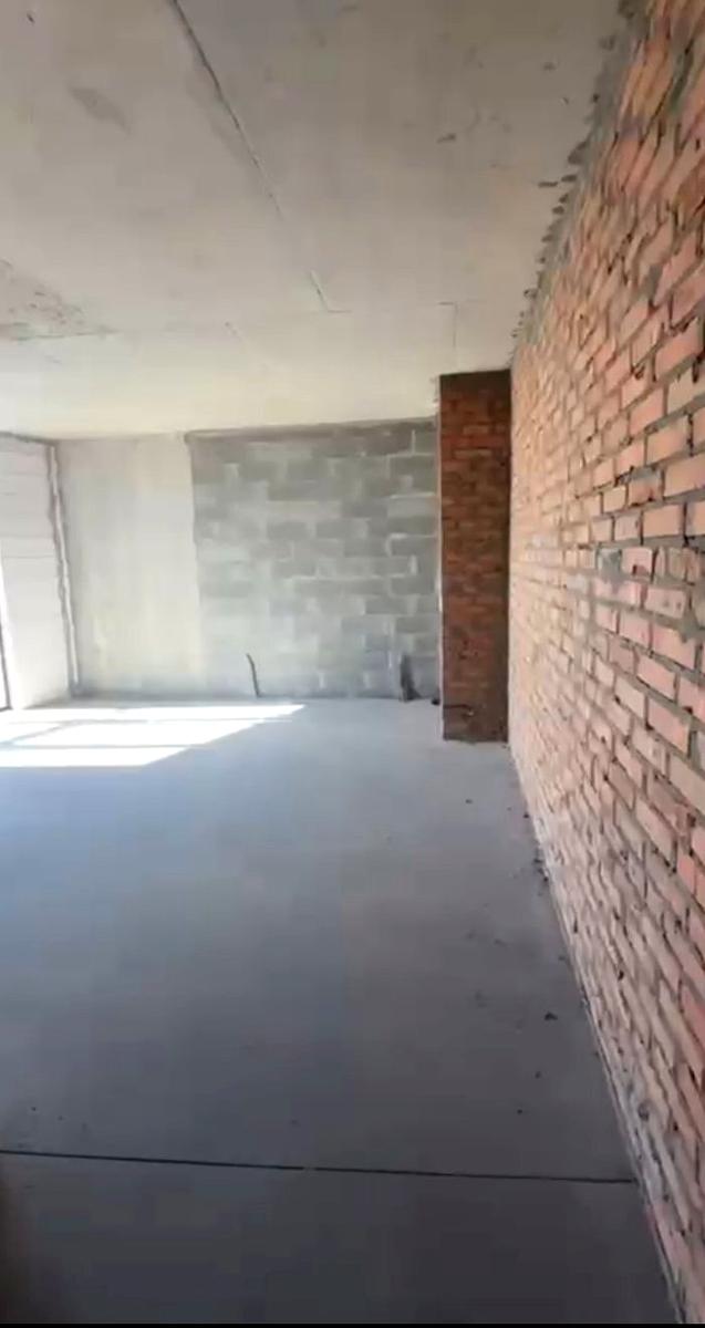 1866883805497295