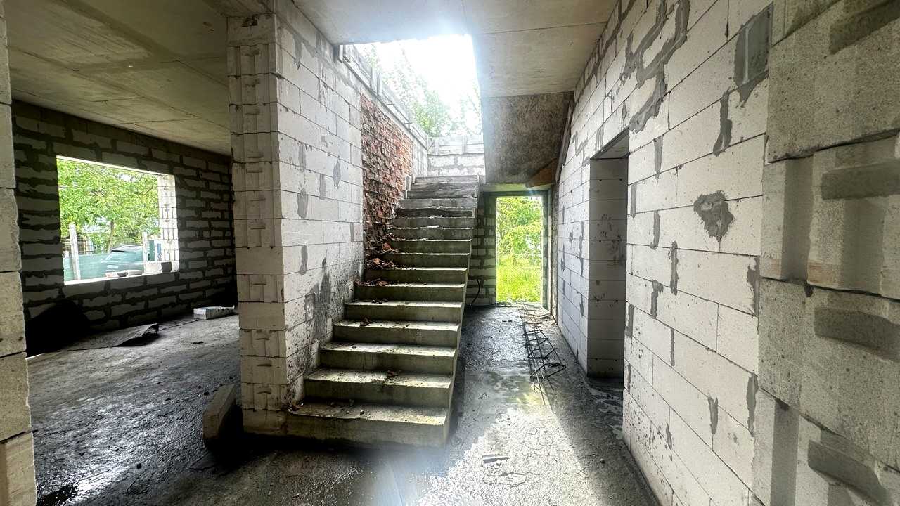 1866886748176425