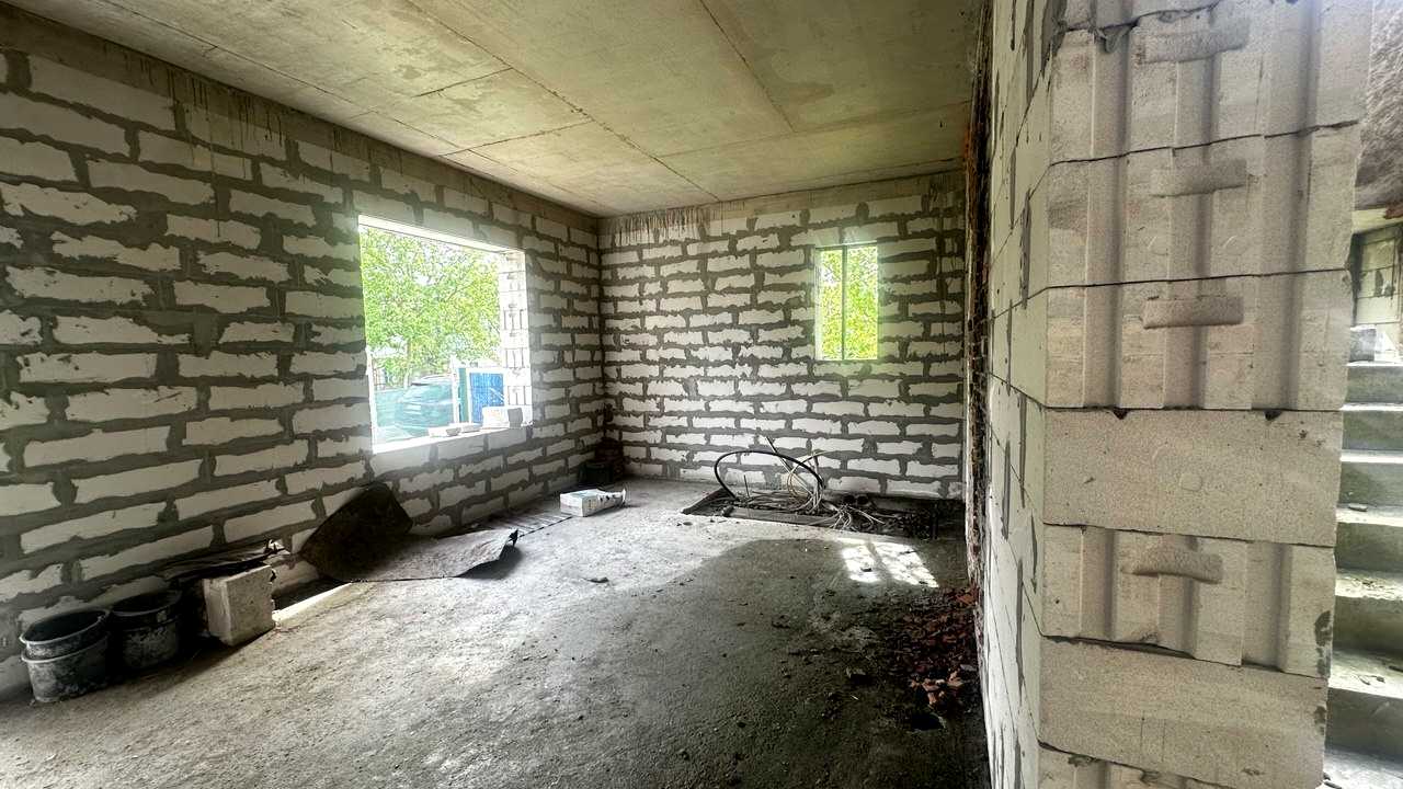 1866886748570059