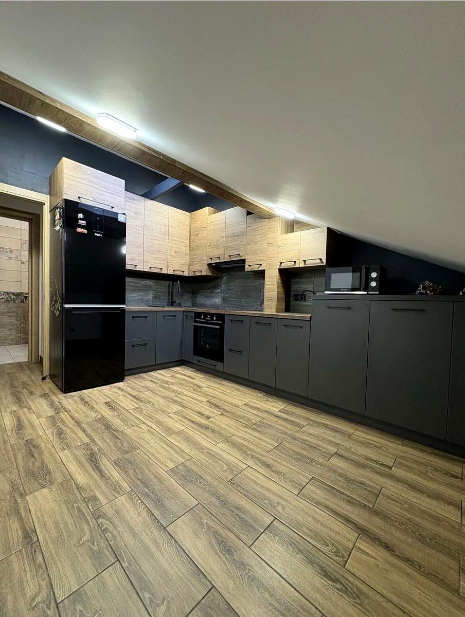 1866887049854715