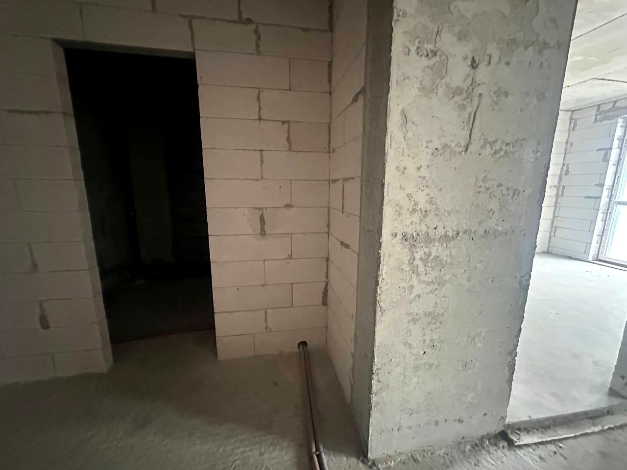 1866896111137043