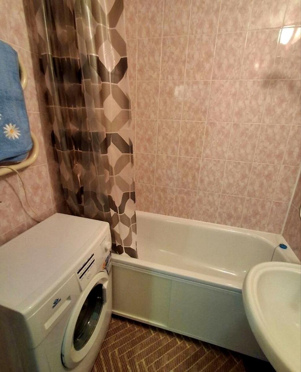 1866896386184365