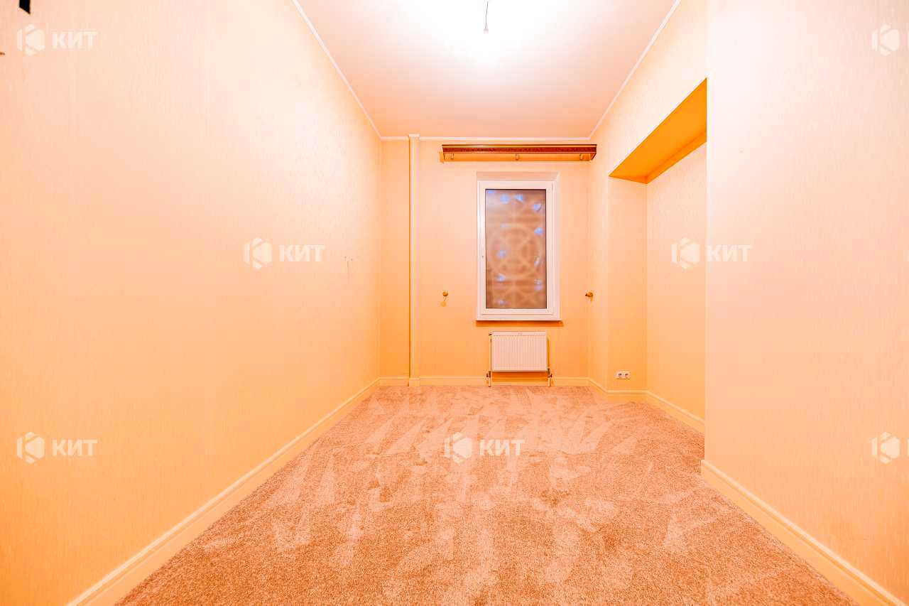 1866956323572957
