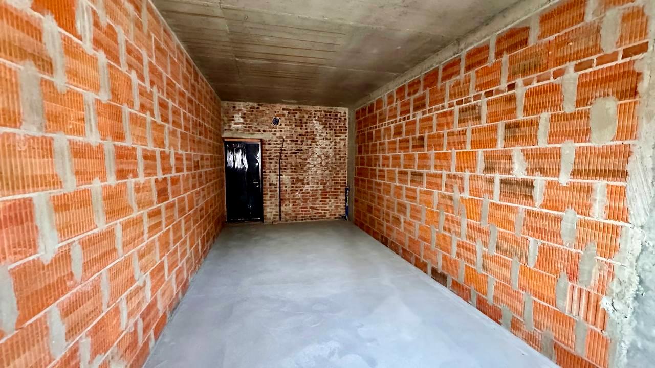 1866957904470235